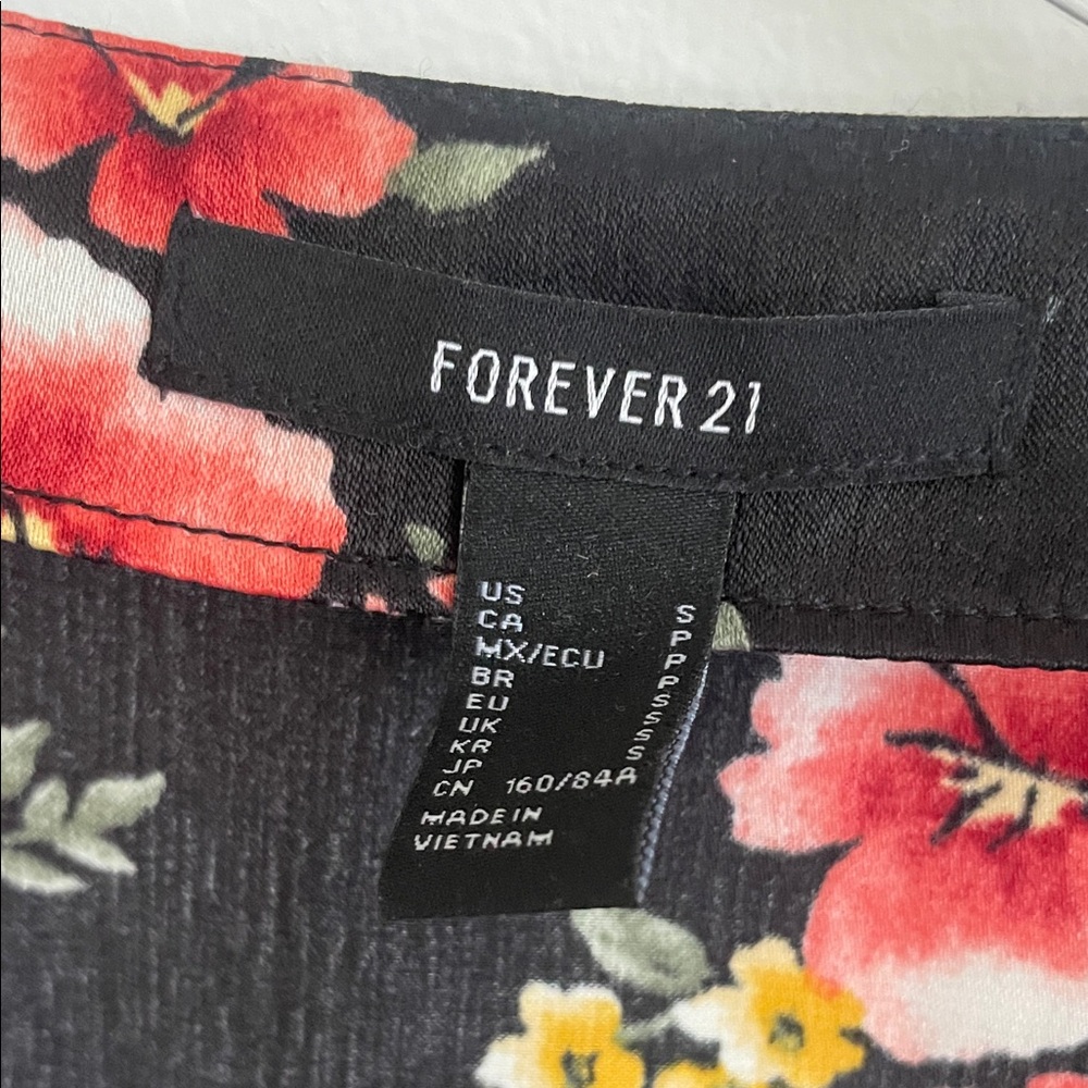 Peplum Black Floral Blouse - Picture 4 of 4